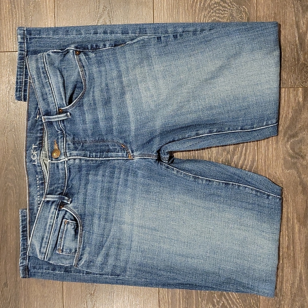 ❤ANN TAYLOR LOFT RELAXED SKINNY JEANS, 6 (28)